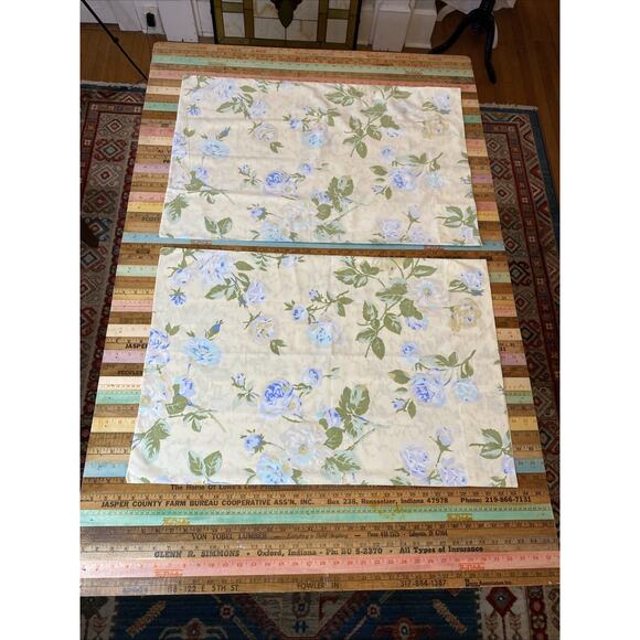 2 Vintage Wondercale Springmaid Standard Blue Floral Cabbage Roses Pillowcases - Picture 1 of 9